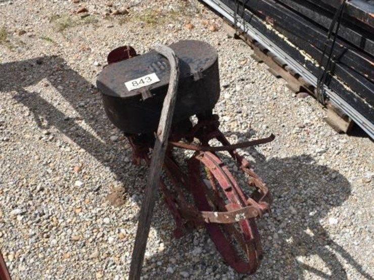 antique-one-row-planter-image-1