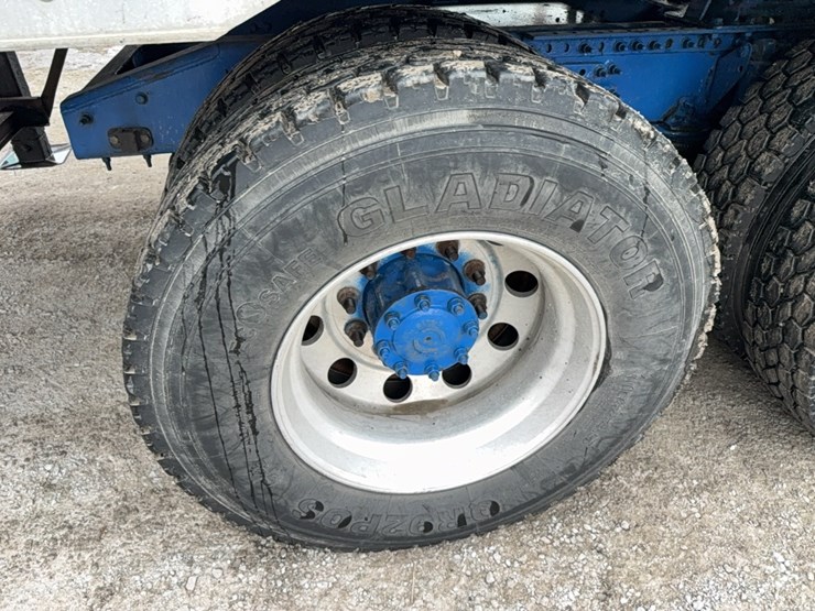 2012-mack-cxu613-image-10