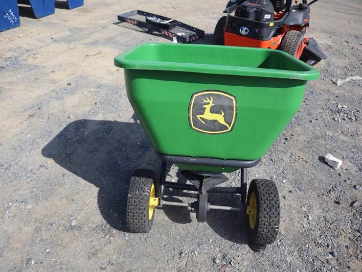 john-deere-broadcast-spreader-image-5