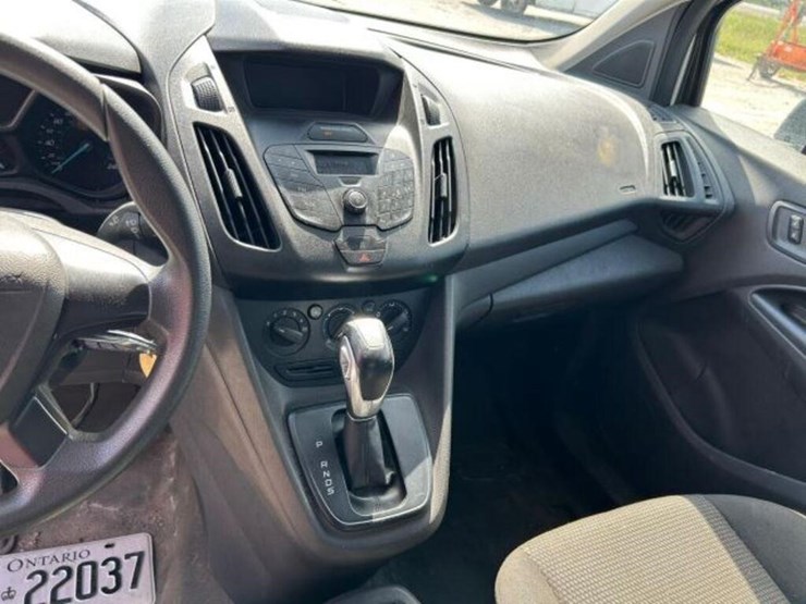2015-ford-cargo-image-13