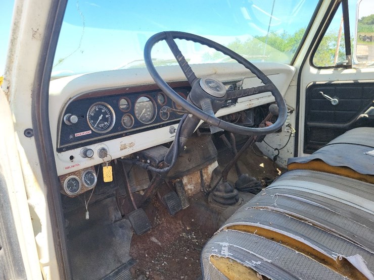 ford-f700-image-37