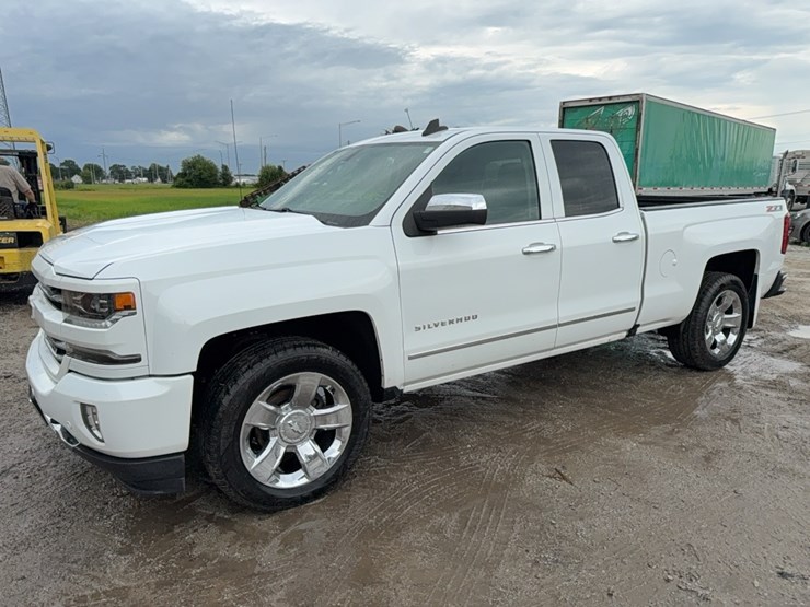 2016-chevrolet-silverado-ltz-image-1