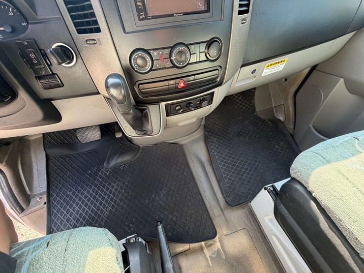 2010-freightliner-sprinter-3500-image-17