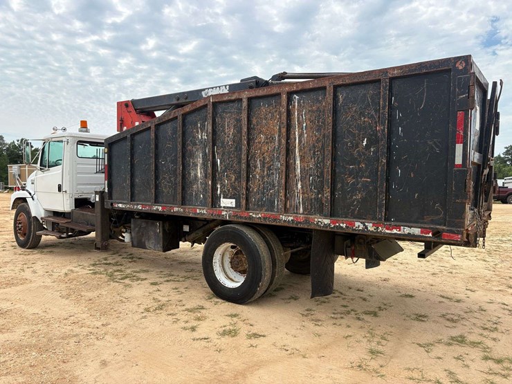 2003-freightliner-fl70-image-2