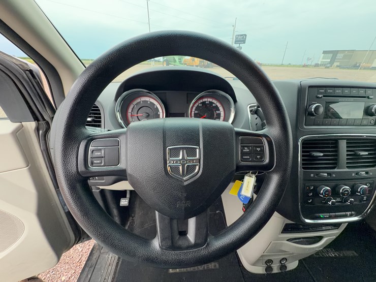 2015-dodge-grand-caravan-image-22