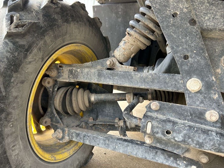 2019-john-deere-gator-image-23