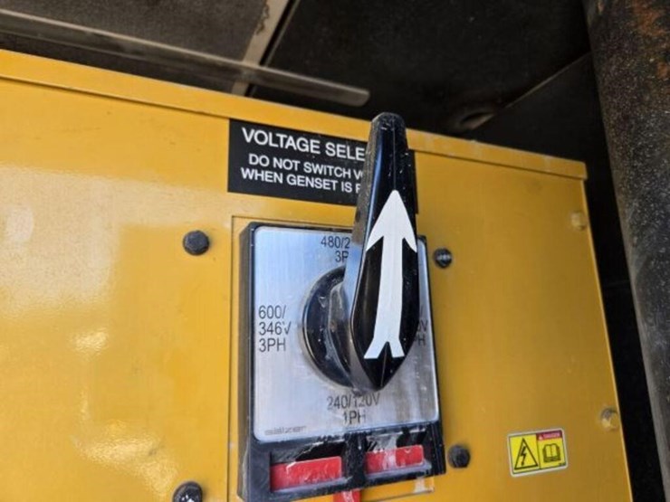 2019-caterpillar-xq230-image-15