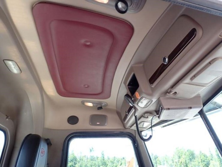 2013-peterbilt-367-image-39