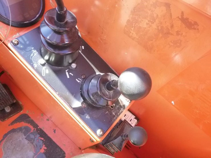 2015-sky-trak-6042-image-25