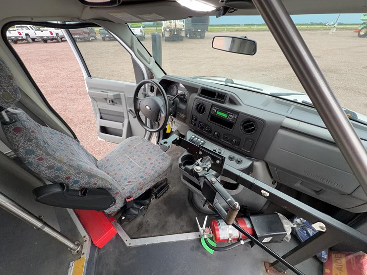 2015-champion-bus-inc.-ch230rl-mini-bus-image-21