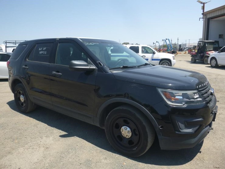 2017-ford-explorer-image-2