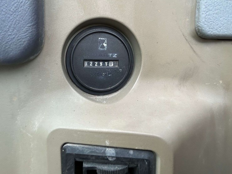 2003-kobelco-sk135sr-lc-image-57