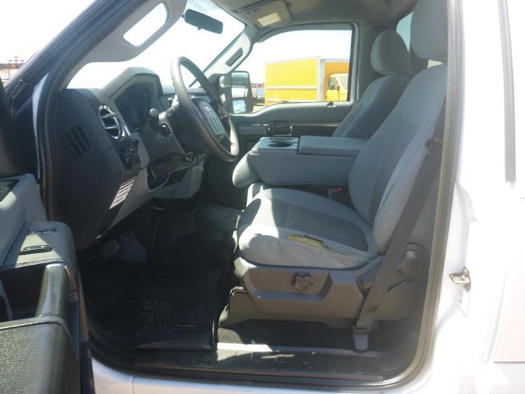 2011-ford-f550-image-15