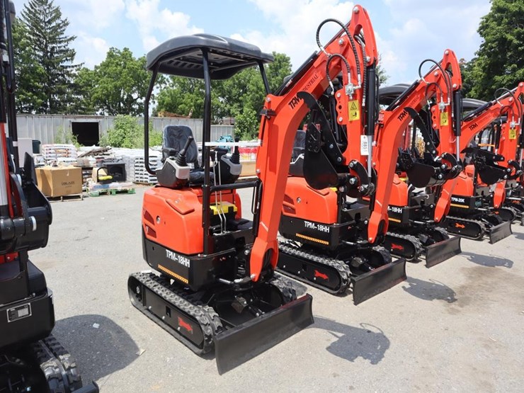 tpm-18hh-mini-excavator-image-1