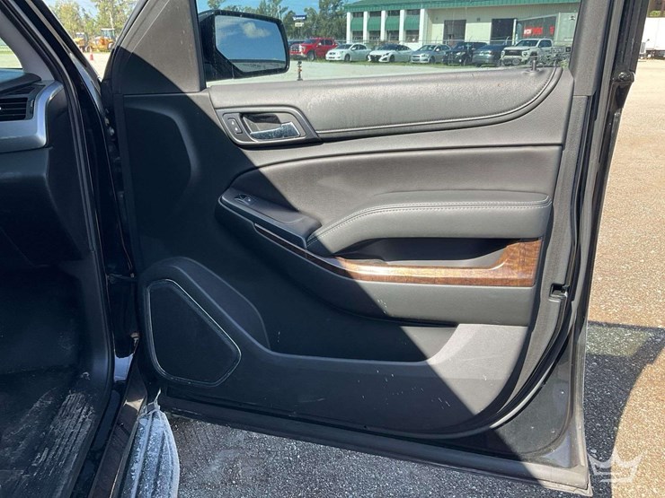 2018-chevrolet-tahoe-image-24