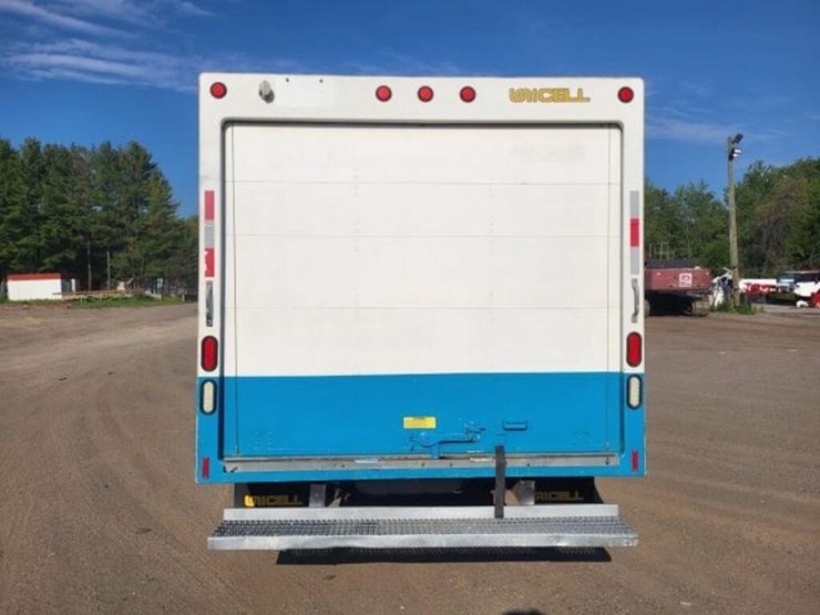 2009-ford-e450-image-2