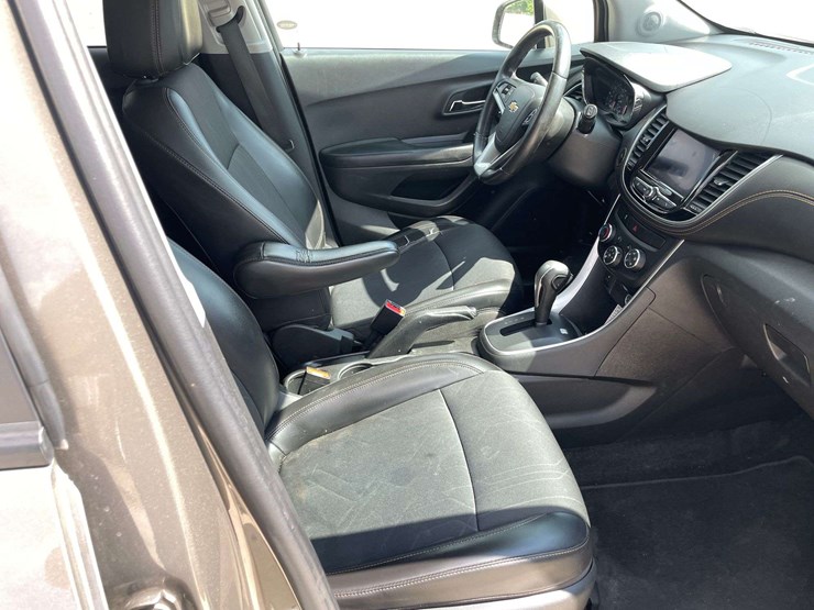 2021-chevrolet-trax-4-door-mpv-(169,929-miles)-image-18