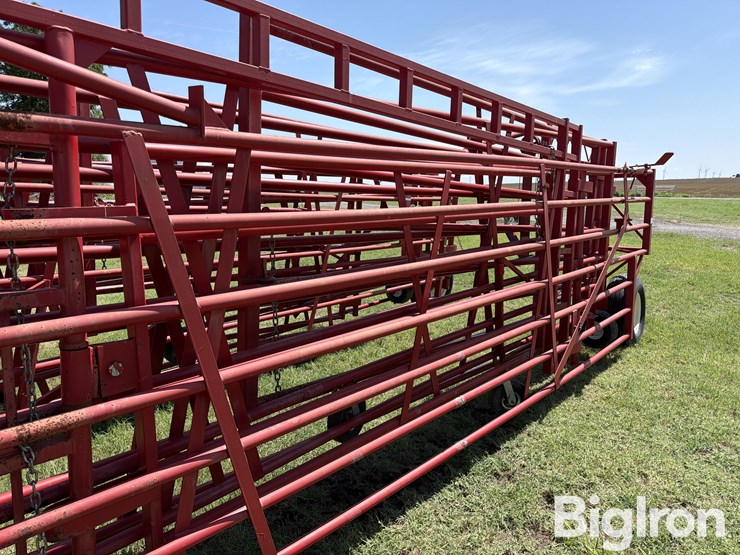 2020-diamond-w-portable-folding-corral-image-19