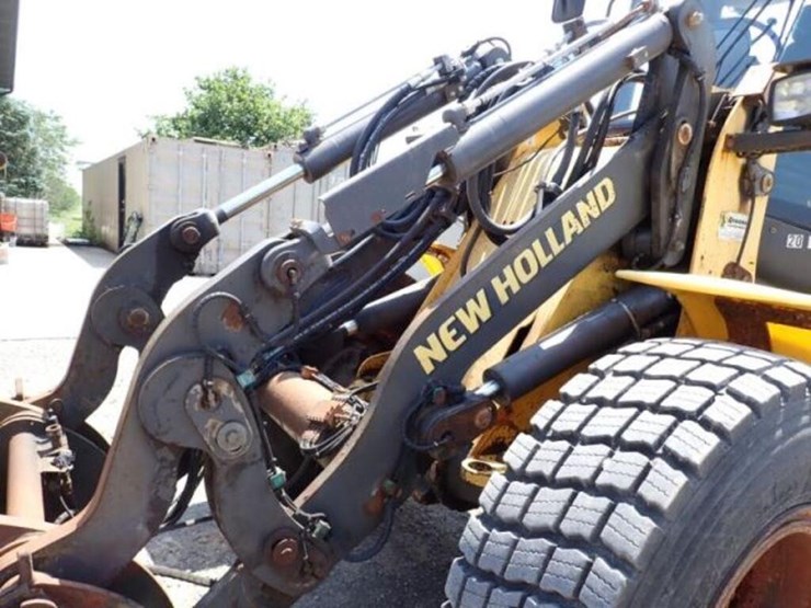 2011-new-holland-w110b-image-26