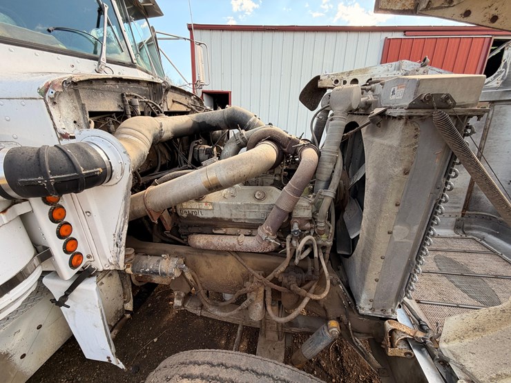 1980-peterbilt-grain-truck-image-18