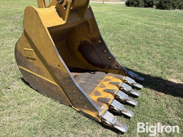 2024-caterpillar-320-image-9