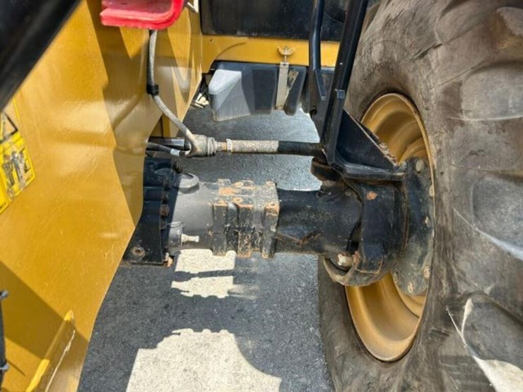 2015-caterpillar-th417c-gc-4wd-telehandler-yc5a125-image-37