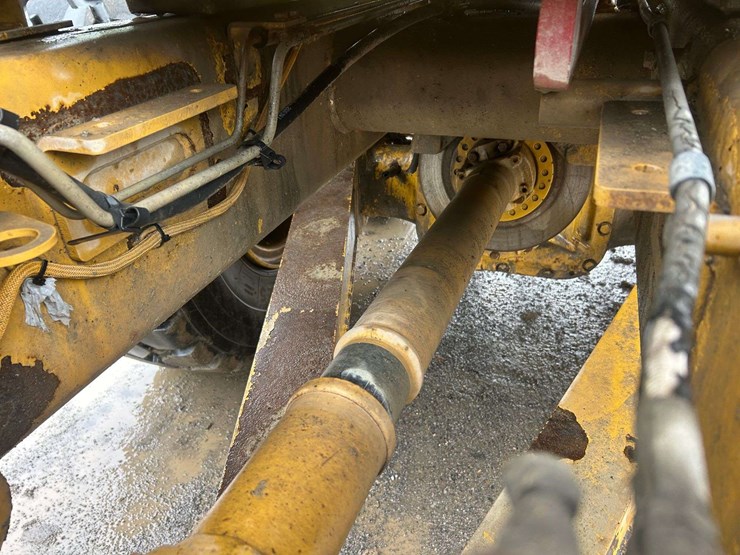 2008-caterpillar-725-image-19