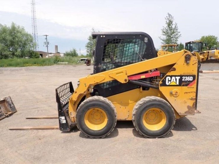 2019-caterpillar-236d-skid-steer-cat0236dlbgz05393-image-8