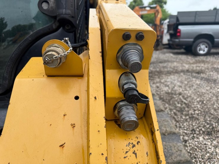 2018-caterpillar-299d2-image-11