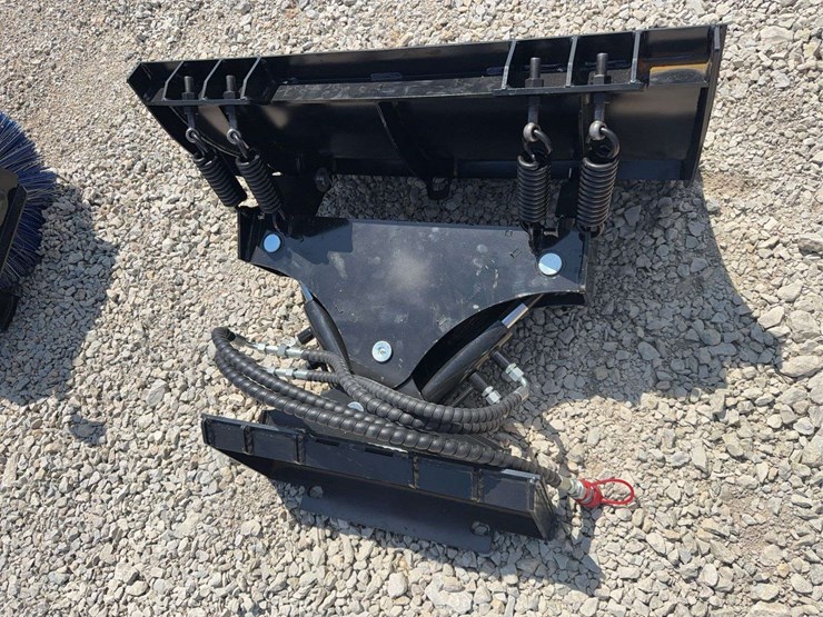 39”-hydraulic-mini-skid-steer-snow-plow-image-5