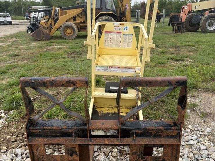 man-lift-attachments-image-2