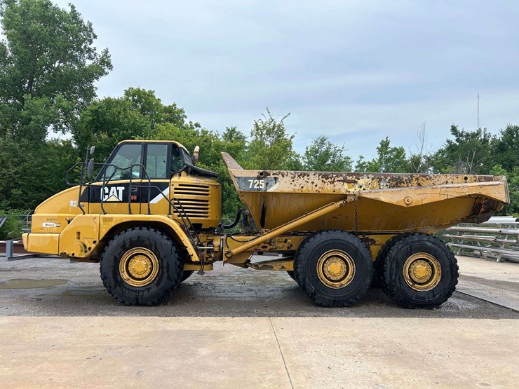 2008-caterpillar-725-image-3