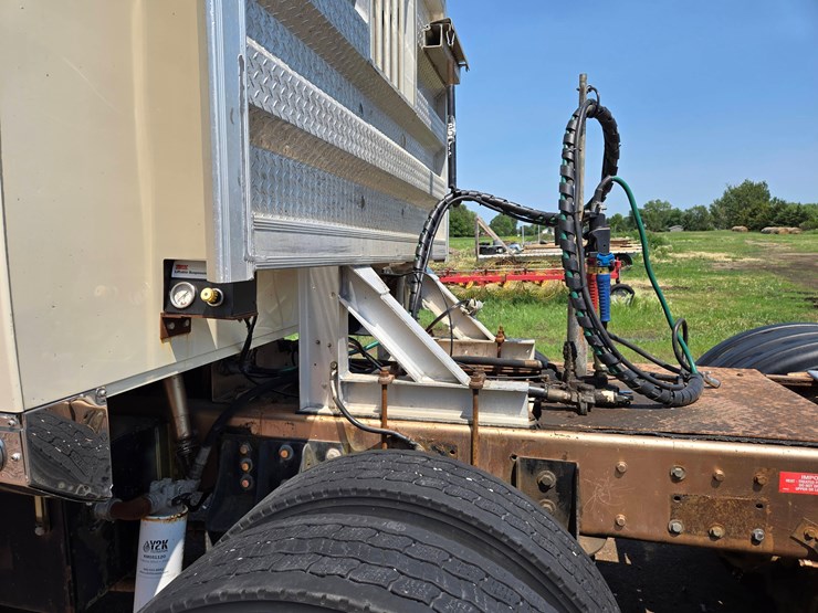 2011-western-star-4900fa-image-8