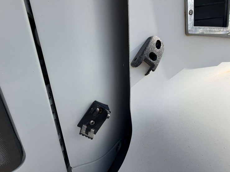 2006-mack-granite-ct713-image-44
