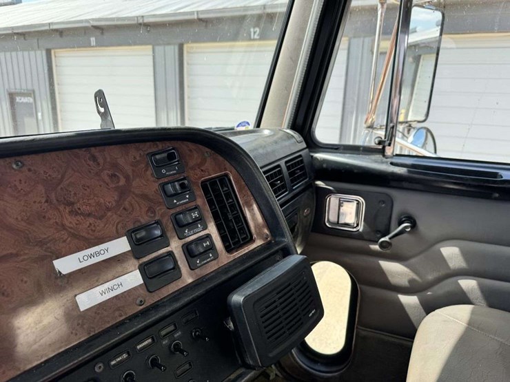 2004-peterbilt-357-image-32