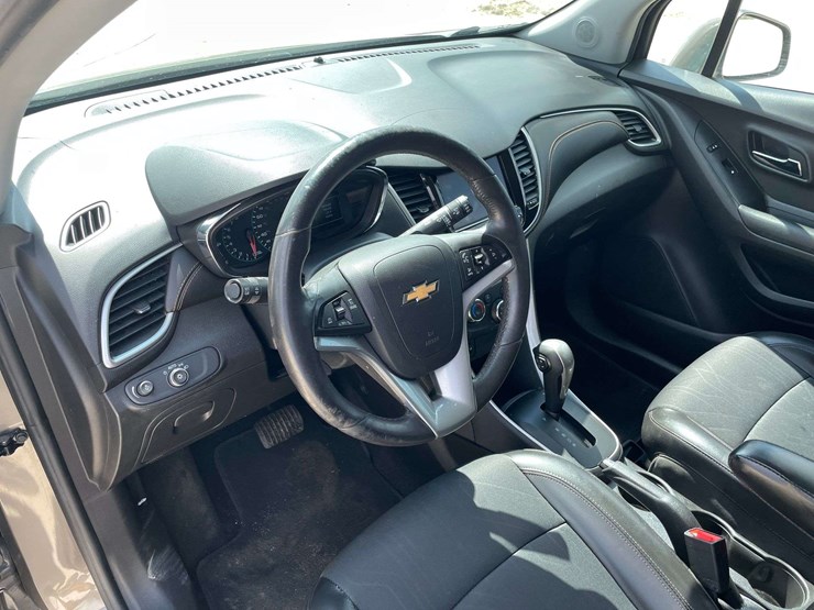 2021-chevrolet-trax-4-door-mpv-(169,929-miles)-image-11