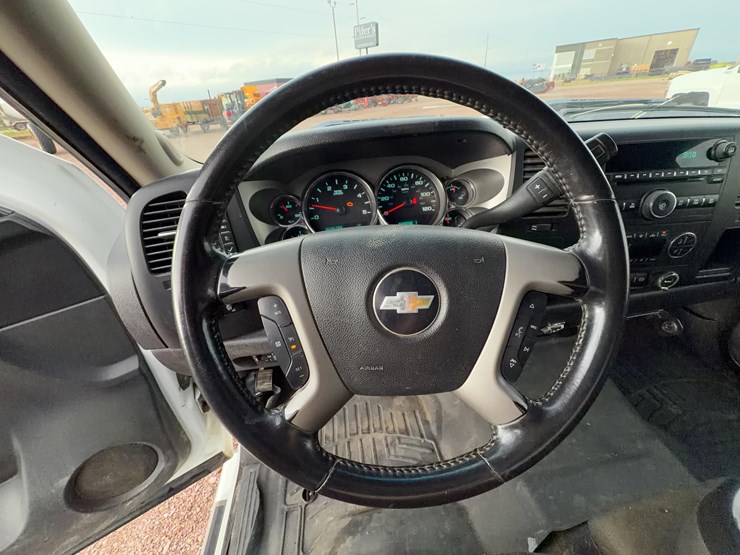 2011-chevrolet-silverado-2500-image-23