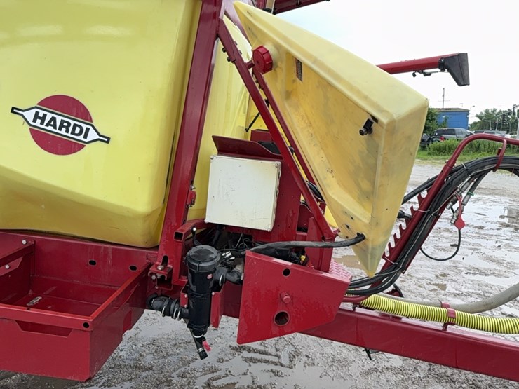 hardi-4000-navigator-sprayer-image-20