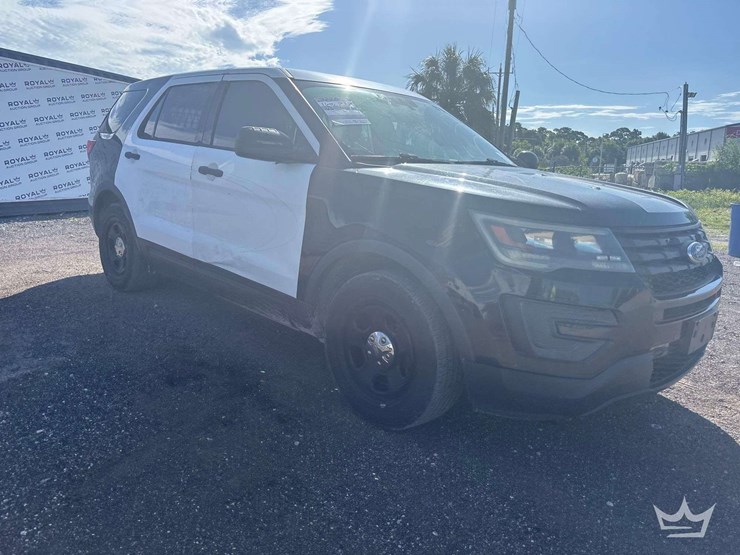 2016-ford-explorer-image-2