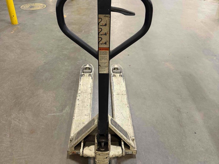 manual-pallet-jack-image-3