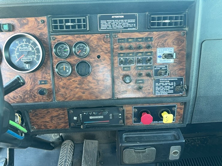 1999-kenworth-t800-image-18