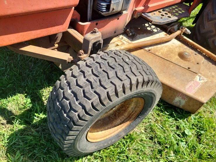 allis-chalmers-620-garden-tractor-w/mower-deck-image-10