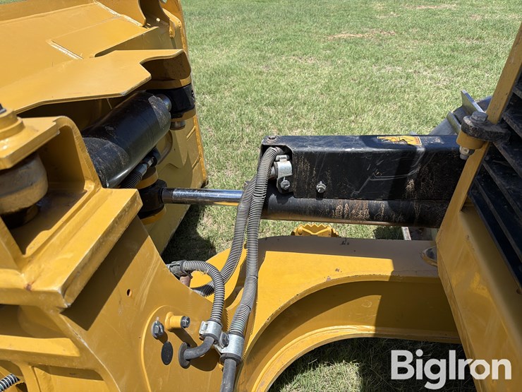 2019-caterpillar-d6n-image-14