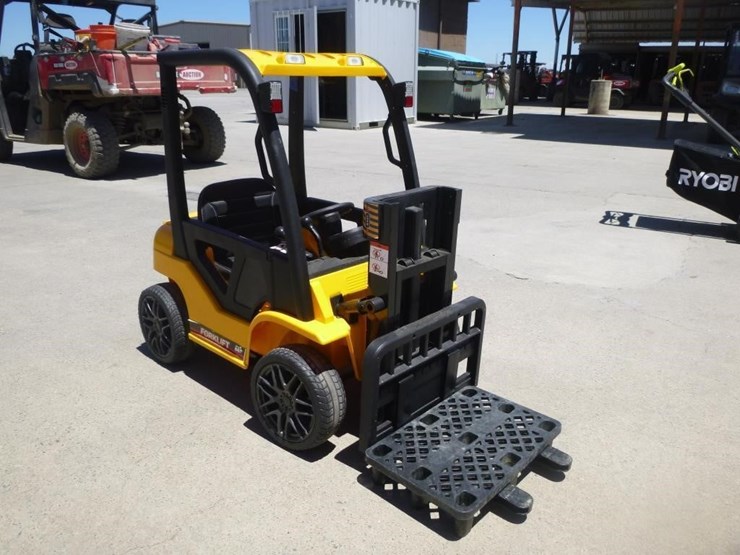 dls-kids-forklift-image-2