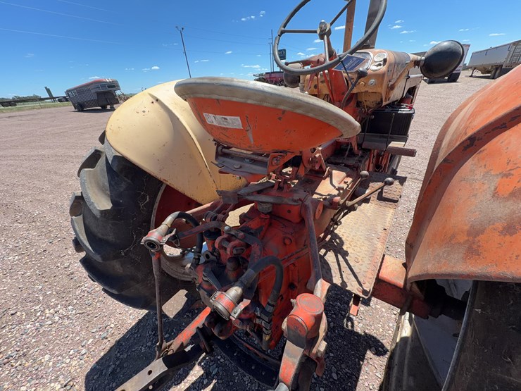 1958-case-801-b-tractor-image-13