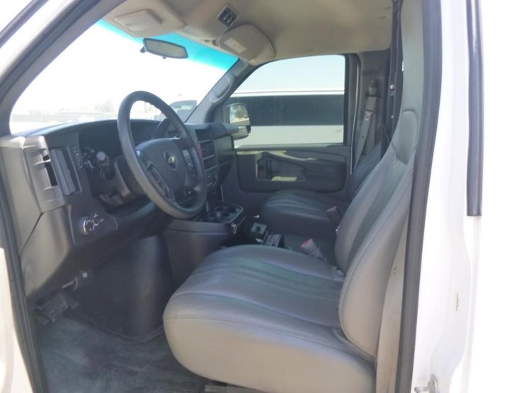 2013-chevrolet-3500-image-8