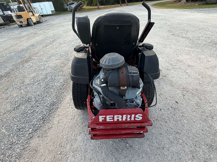2017-ferris-zero-turn-mower-image-12