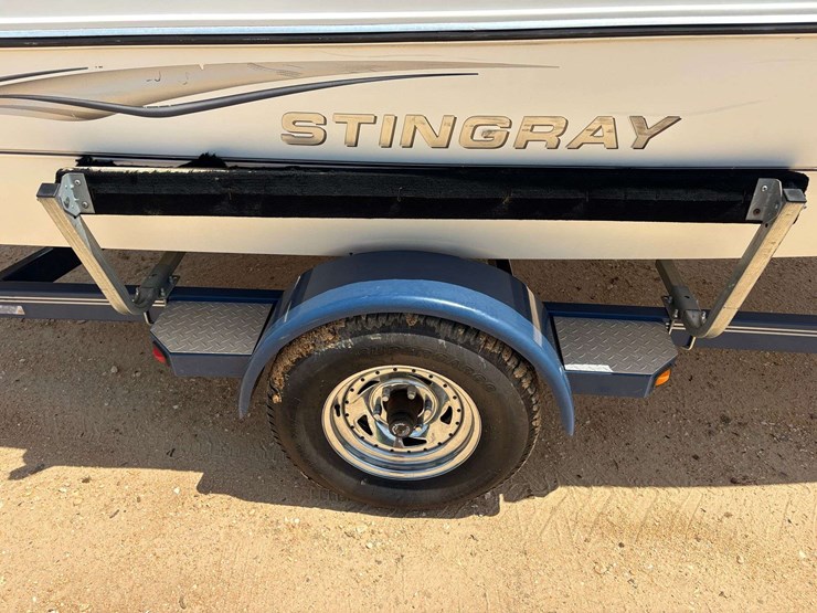 2004-stingray-200cs-cabin-boat-w/trailer-image-14