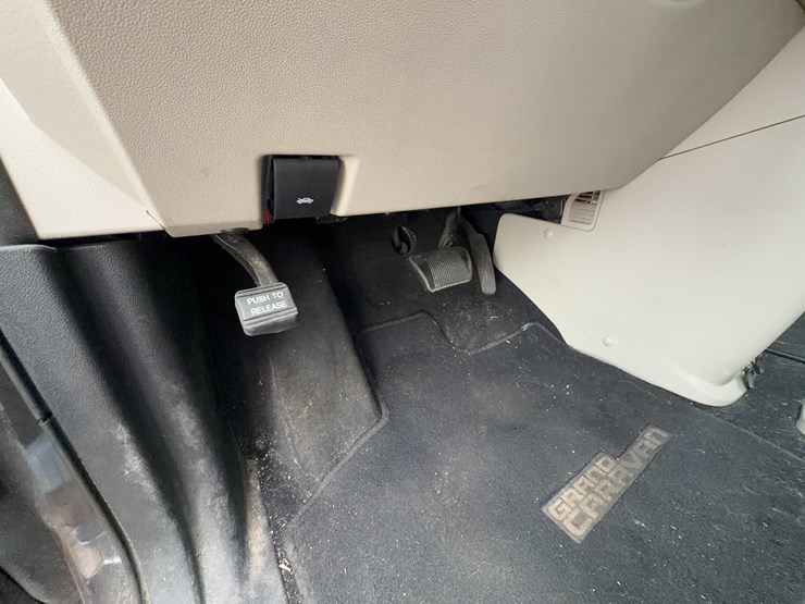 2015-dodge-grand-caravan-image-21
