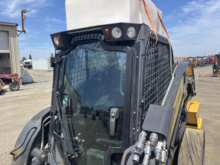 2021-new-holland-l328-image-22